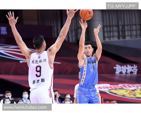 方硕在篮球赛场的崛起与挑战：从新星到球队核心的成长之路